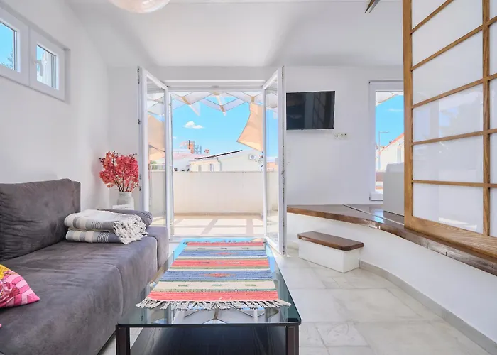 Sunshine Apartment *